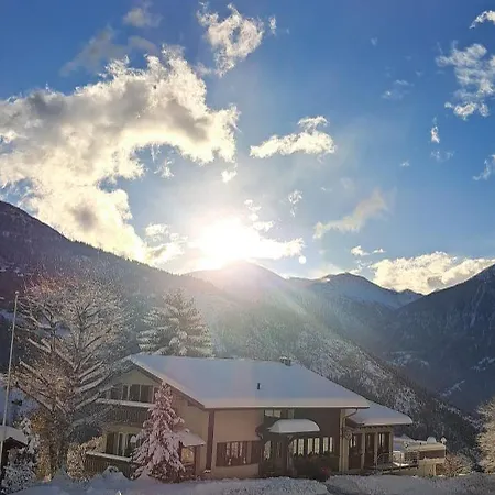 Rustica Inden, Leukerbad ベッド・アンド・ブレックファスト